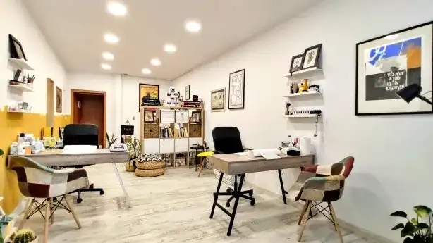 Colour It - Nail bar & Drawing
