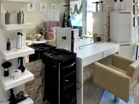 Hellan Nails Room — Foto des Objekts
