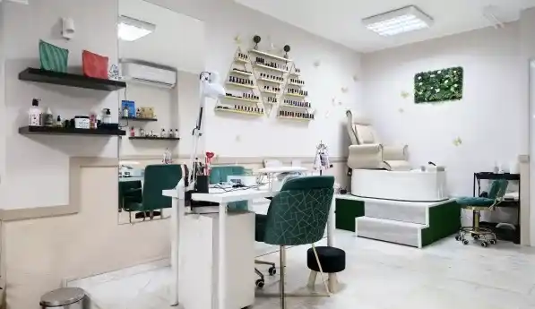 Massima Nail Studio — Foto der Website