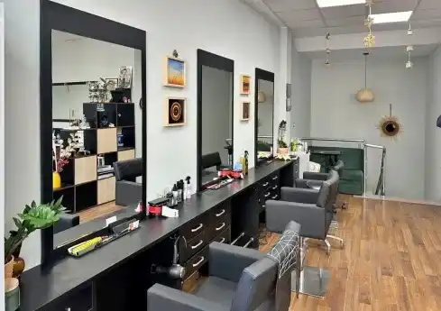 N21 Cut Color — фотографија од страницата