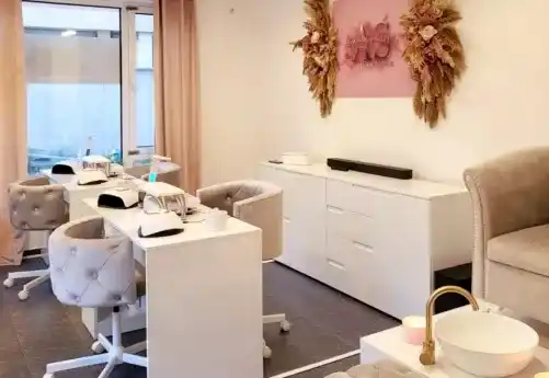 Nail Art Bar Aleksandra Stefanova — fotografie a obiectului