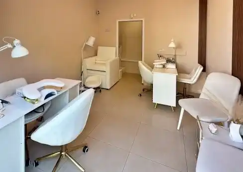 Nail Therapy Studio — nesnenin fotoğrafı