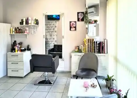 Poly Fashion Beauty Studio – Website Foto