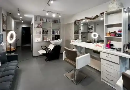 POSH LADY & Posh Barber — fotografie a proprietății