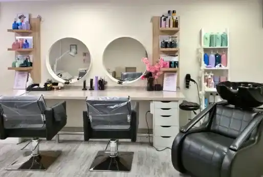 Pure Elegance Beauty Salon — nesnenin fotoğrafı