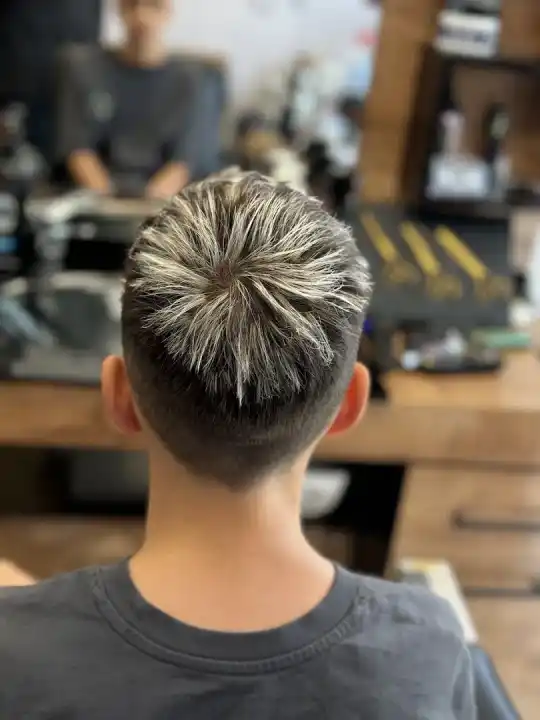 Χτενίσματα από την Shani Bystrov – Barber
