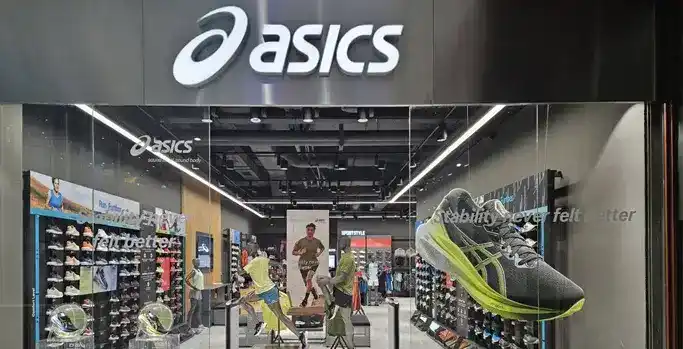 Imagine publică — ASICS Paradise Center