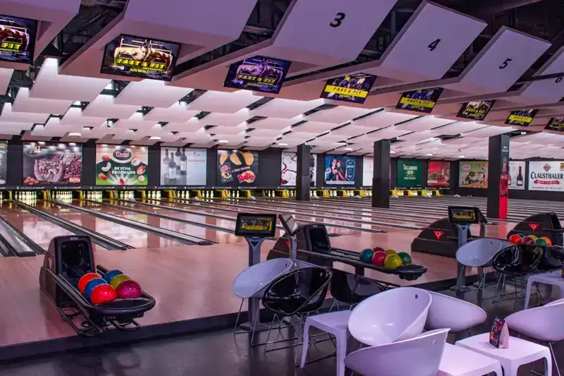 Mega Xtreme Bowling - Joy Station