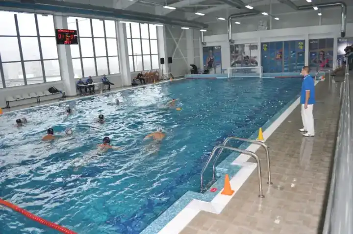 Schwimmbad Меден рудник