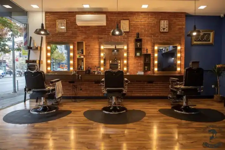 Интериорът на The Barbershop Prince