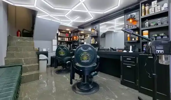 Vavilon Barbershop — fotografie a site-ului