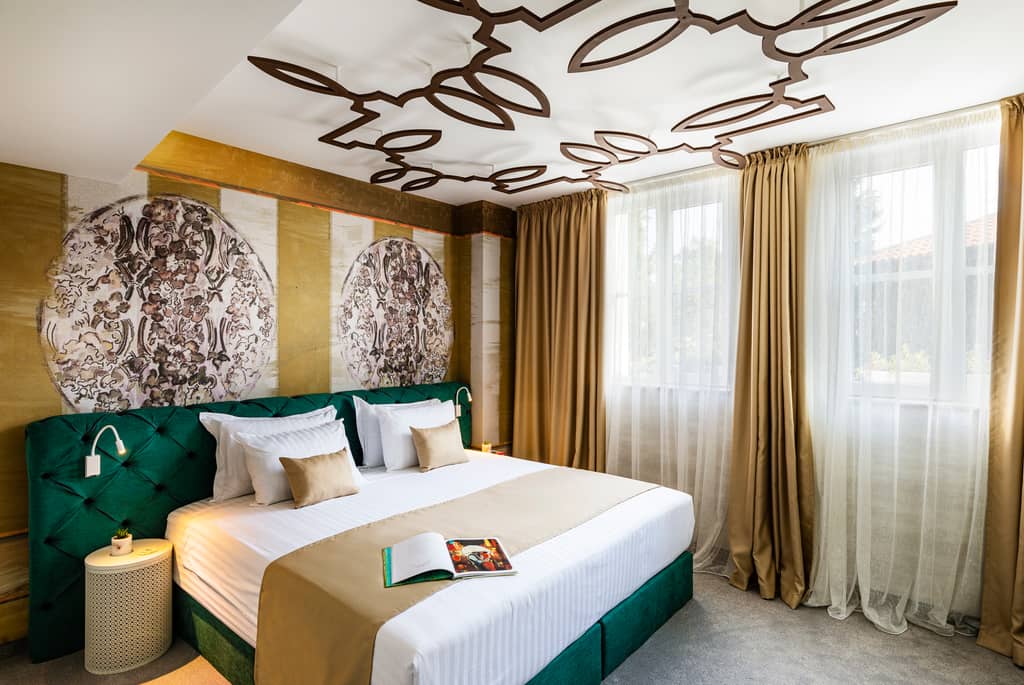 ГАЛЕРИЯ 37  / HOTEL GALLERY 37